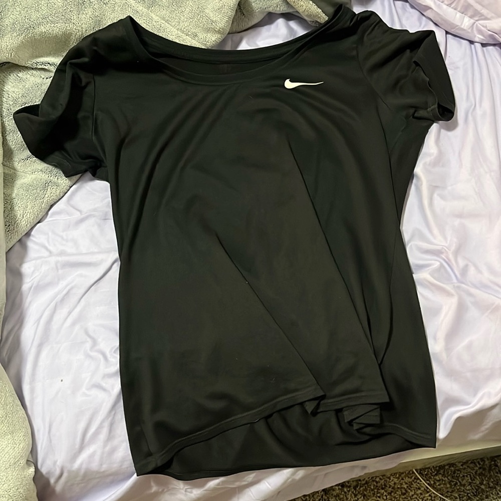 Black Nike shirt size medium